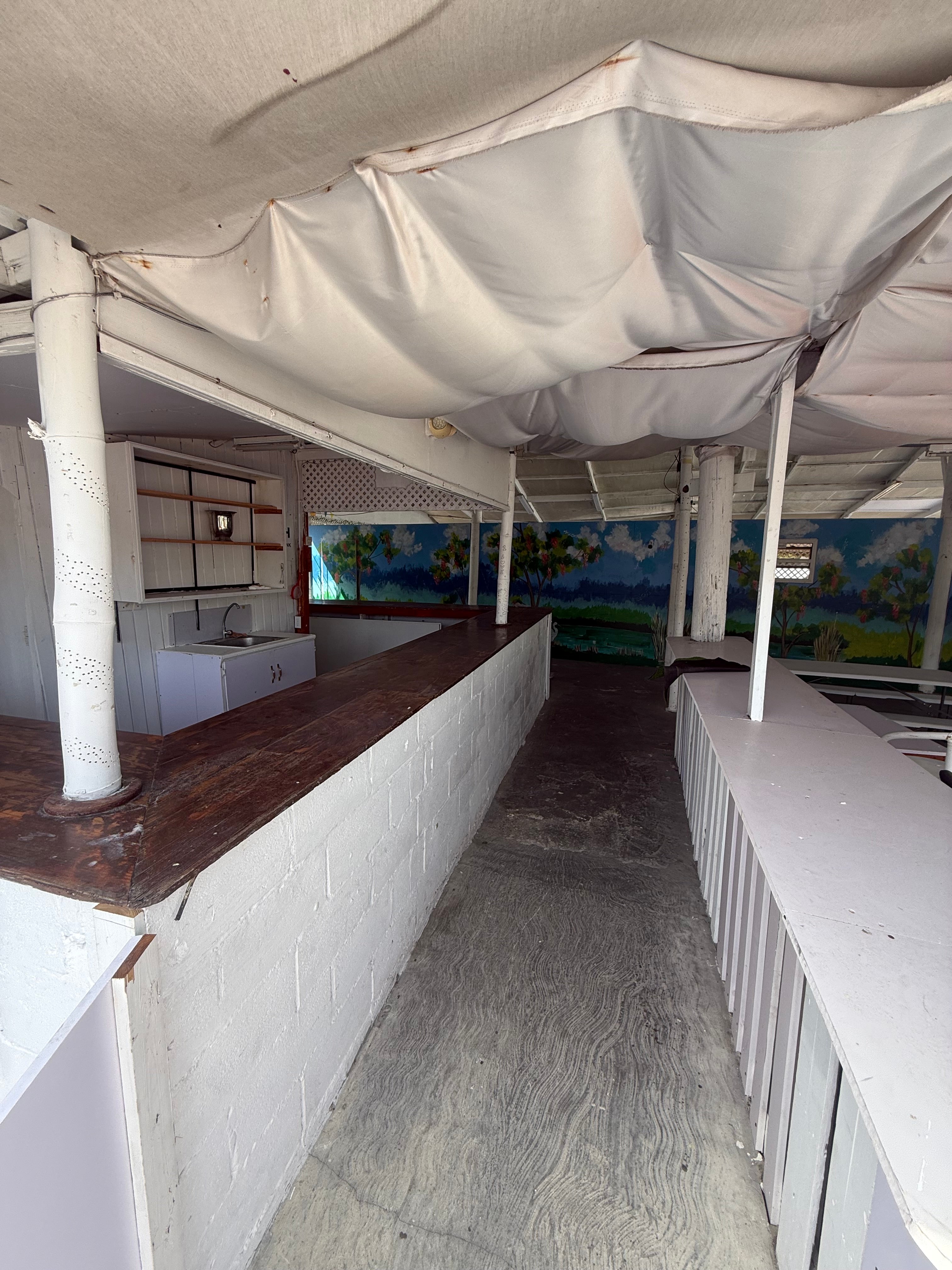 South Coast, Bar